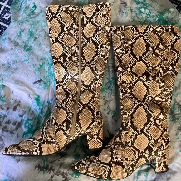 Tan & Brown Snakeskin Pattern Heeled Boots Various Sizes - Picture 3 of 8